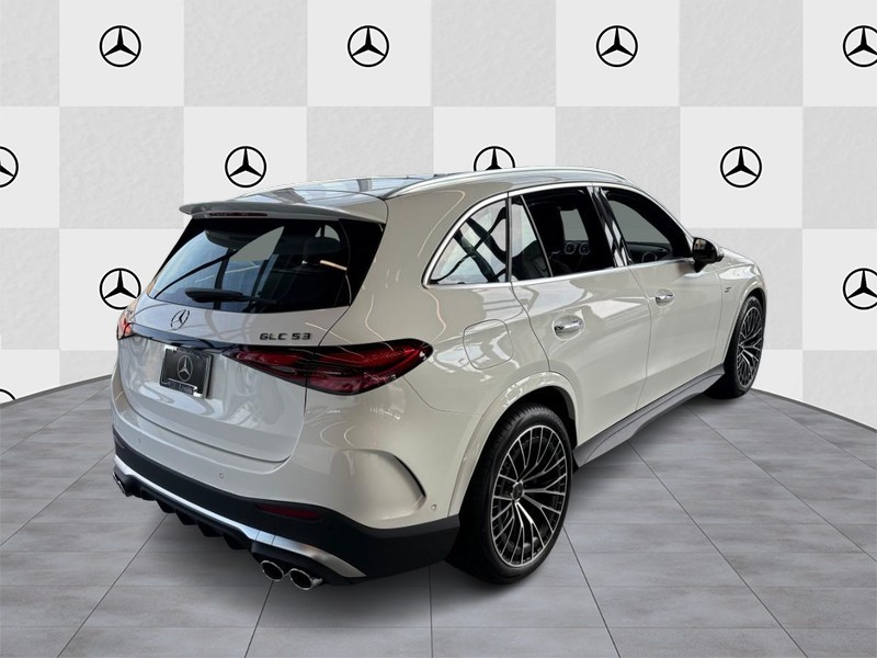 Mercedes-Benz GLC Vehicle Full-screen Gallery Image 3