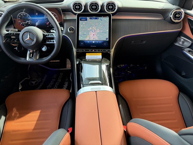 Mercedes-Benz GLC Vehicle Full-screen Gallery Image 10