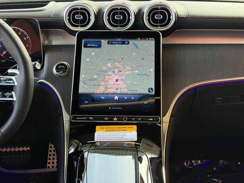 Mercedes-Benz GLC Vehicle Full-screen Gallery Image 13