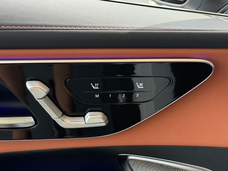 Mercedes-Benz GLC Vehicle Full-screen Gallery Image 16