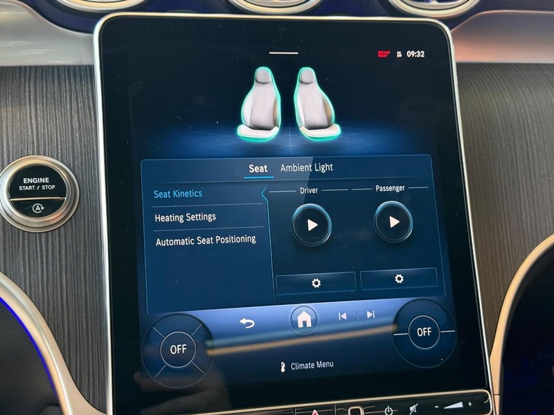 Mercedes-Benz GLC Vehicle Full-screen Gallery Image 22