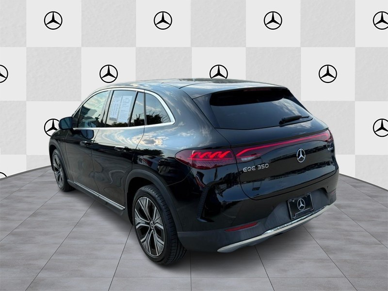 Mercedes-Benz EQE Vehicle Full-screen Gallery Image 4