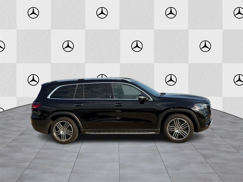 Mercedes-Benz GLS Vehicle Full-screen Gallery Image 2