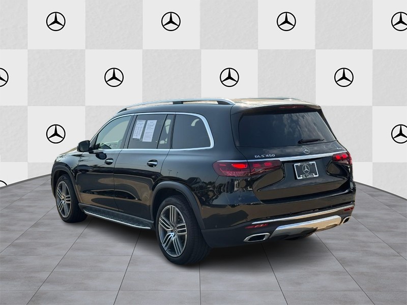 Mercedes-Benz GLS Vehicle Full-screen Gallery Image 4