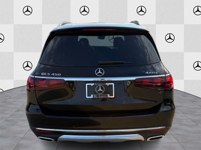 Mercedes-Benz GLS Vehicle Full-screen Gallery Image 6