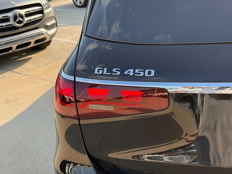Mercedes-Benz GLS Vehicle Full-screen Gallery Image 10