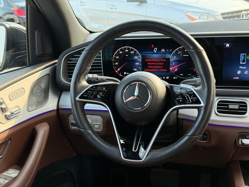 Mercedes-Benz GLS Vehicle Full-screen Gallery Image 14