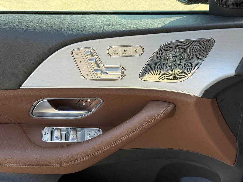 Mercedes-Benz GLS Vehicle Full-screen Gallery Image 18