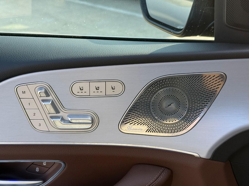 Mercedes-Benz GLS Vehicle Full-screen Gallery Image 19