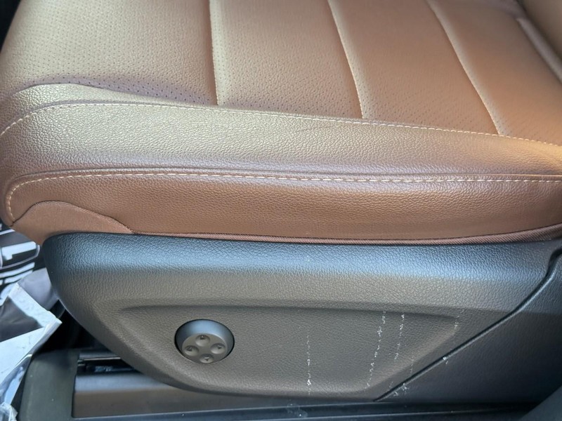 Mercedes-Benz GLS Vehicle Full-screen Gallery Image 21