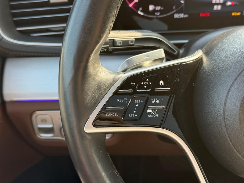 Mercedes-Benz GLS Vehicle Full-screen Gallery Image 22