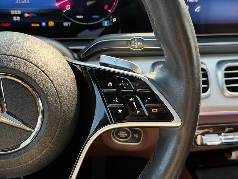 Mercedes-Benz GLS Vehicle Full-screen Gallery Image 23