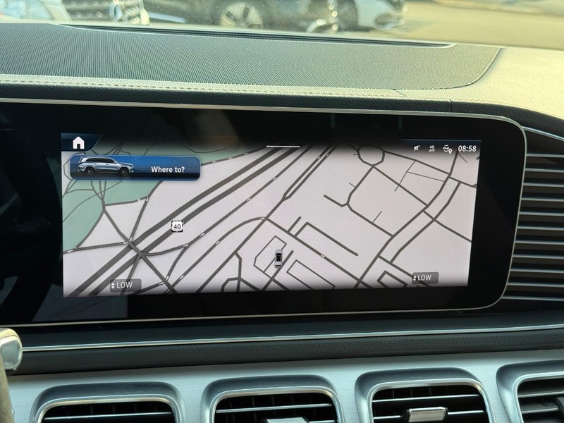 Mercedes-Benz GLS Vehicle Full-screen Gallery Image 25