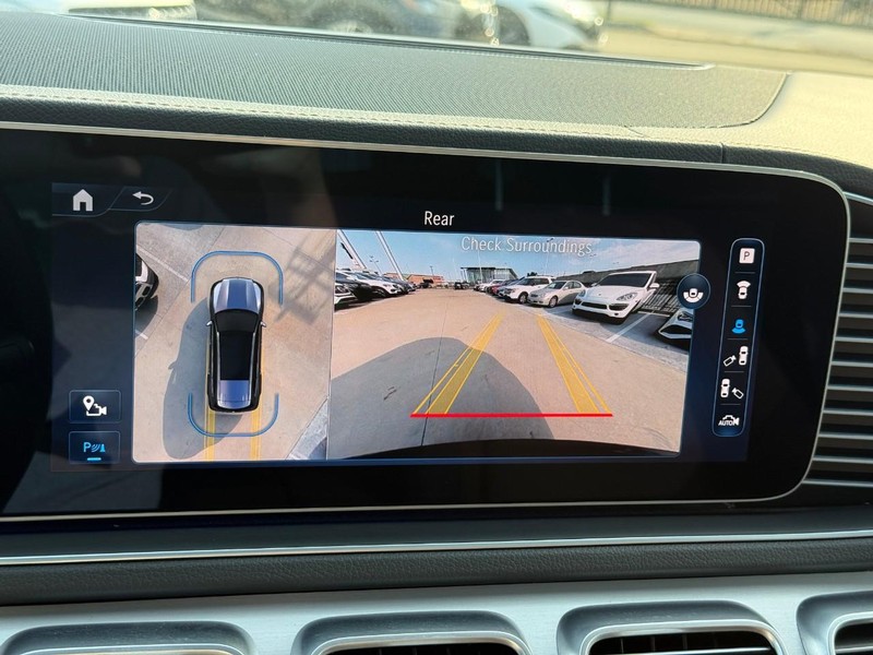 Mercedes-Benz GLS Vehicle Full-screen Gallery Image 26