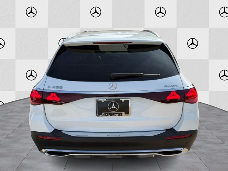 Mercedes-Benz E-Class Vehicle Full-screen Gallery Image 5