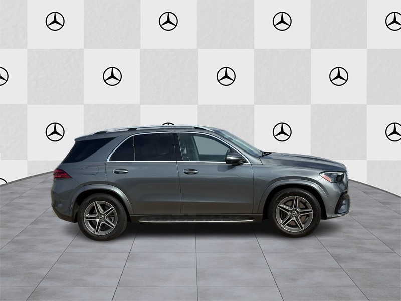 Mercedes-Benz GLE Vehicle Full-screen Gallery Image 2