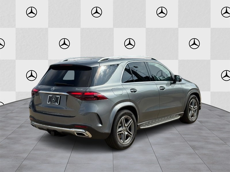Mercedes-Benz GLE Vehicle Full-screen Gallery Image 3