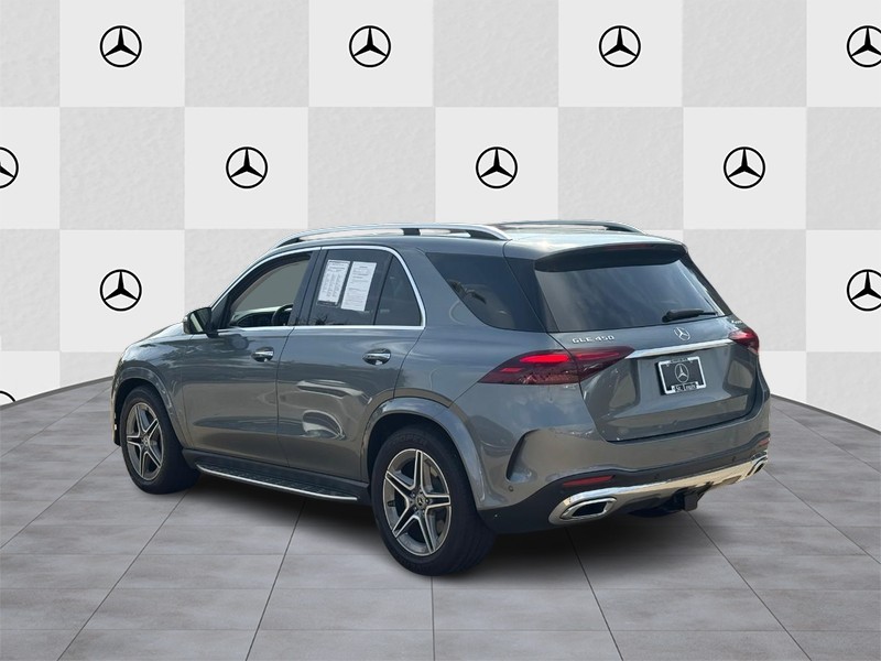 Mercedes-Benz GLE Vehicle Full-screen Gallery Image 4