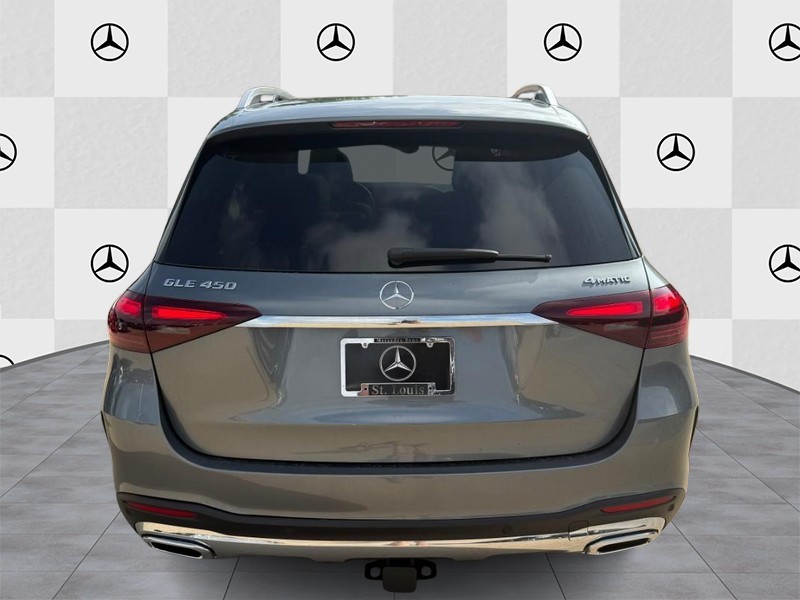 Mercedes-Benz GLE Vehicle Full-screen Gallery Image 6