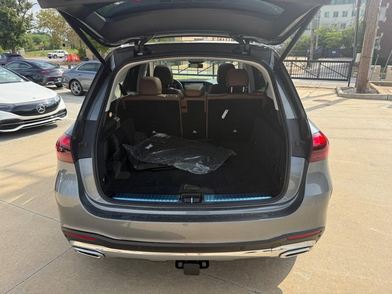 Mercedes-Benz GLE Vehicle Full-screen Gallery Image 8