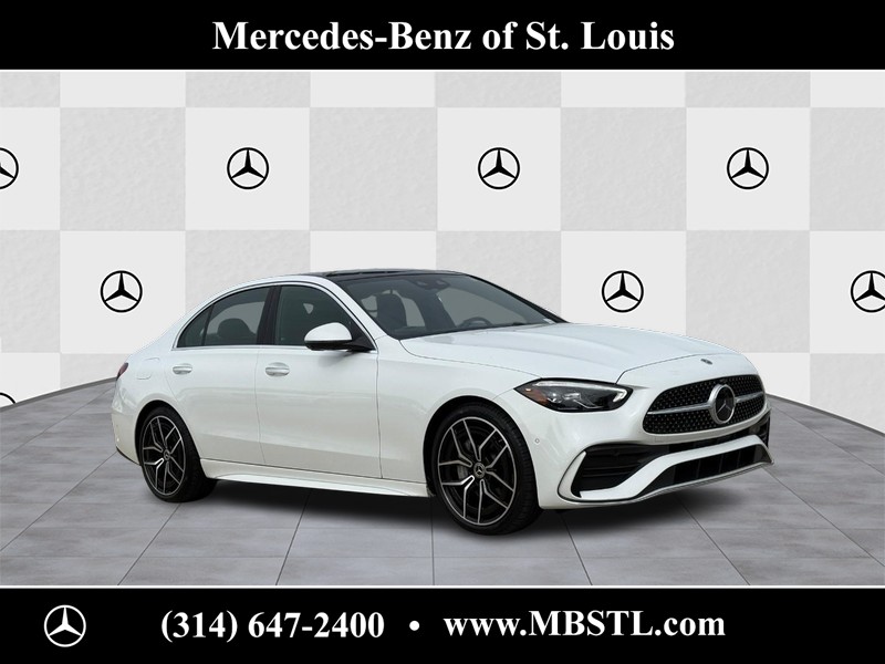 Mercedes-Benz C-Class Vehicle Full-screen Gallery Image 01
