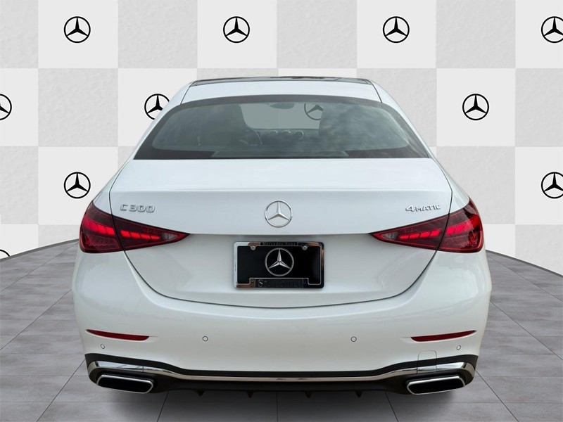 Mercedes-Benz C-Class Vehicle Full-screen Gallery Image 06