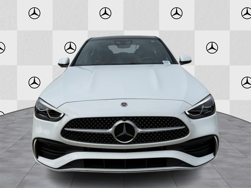 Mercedes-Benz C-Class Vehicle Full-screen Gallery Image 07