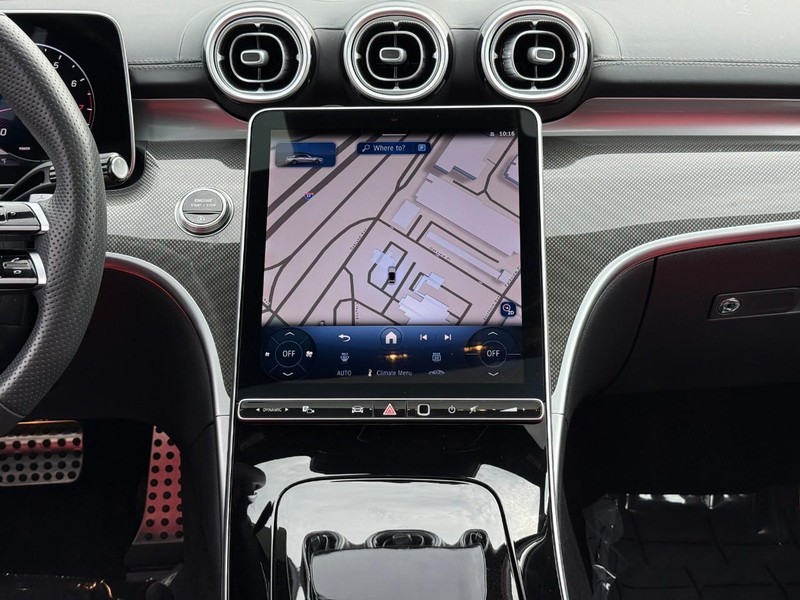 Mercedes-Benz C-Class Vehicle Full-screen Gallery Image 16