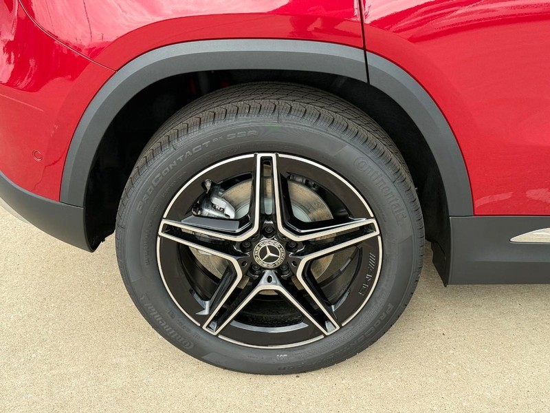 Mercedes-Benz GLA Vehicle Full-screen Gallery Image 7