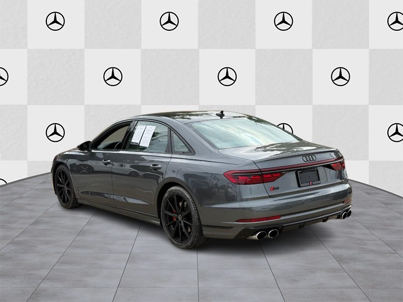 Audi S8 Vehicle Full-screen Gallery Image 04