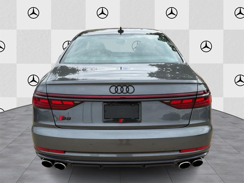 Audi S8 Vehicle Full-screen Gallery Image 07