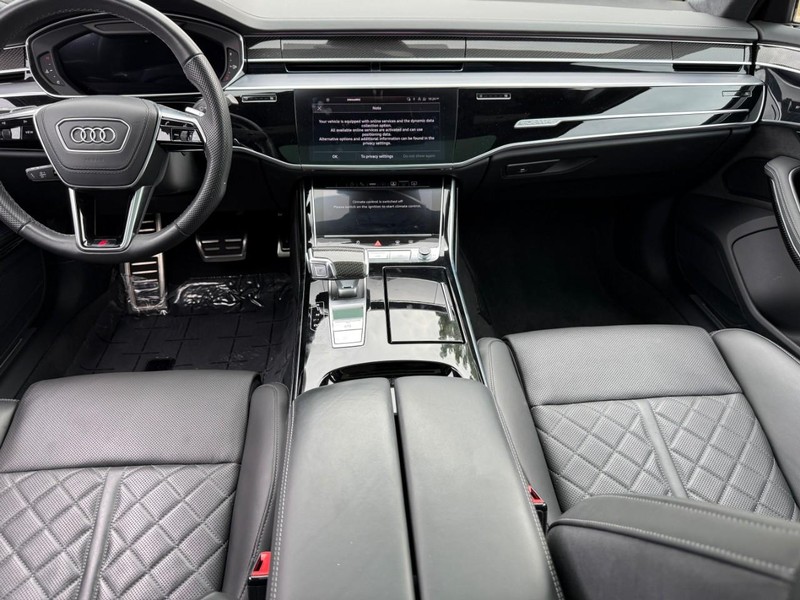 Audi S8 Vehicle Full-screen Gallery Image 11