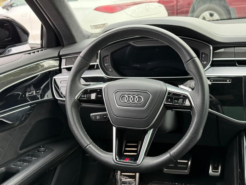 Audi S8 Vehicle Full-screen Gallery Image 12