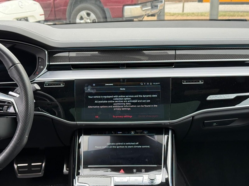 Audi S8 Vehicle Full-screen Gallery Image 13