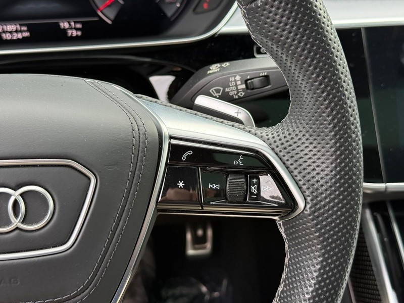 Audi S8 Vehicle Full-screen Gallery Image 19