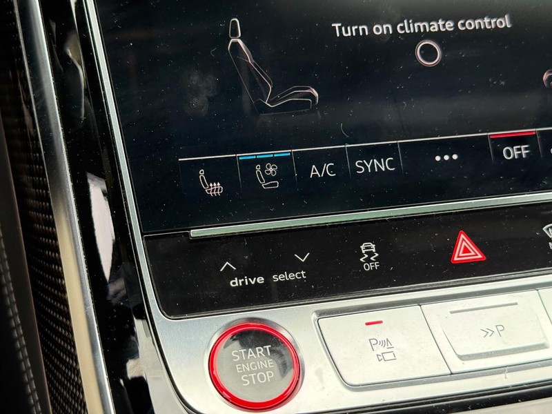 Audi S8 Vehicle Full-screen Gallery Image 21