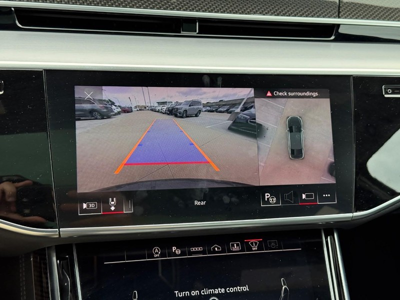 Audi S8 Vehicle Full-screen Gallery Image 22