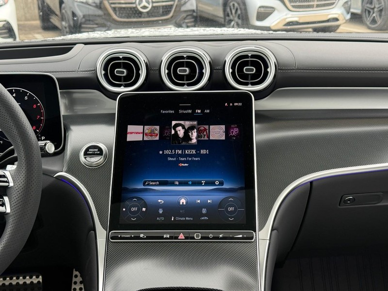 Mercedes-Benz GLC Vehicle Full-screen Gallery Image 10