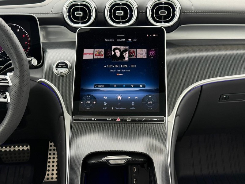 Mercedes-Benz GLC Vehicle Full-screen Gallery Image 11