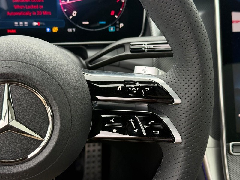 Mercedes-Benz GLC Vehicle Full-screen Gallery Image 18