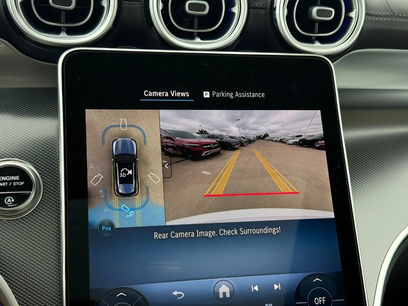 Mercedes-Benz GLC Vehicle Full-screen Gallery Image 19