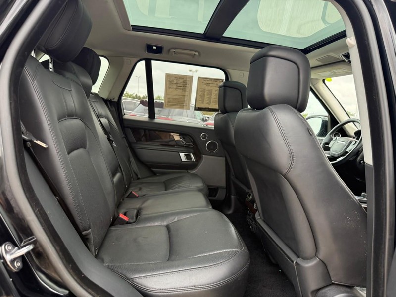Land Rover Range Rover Vehicle Full-screen Gallery Image 09