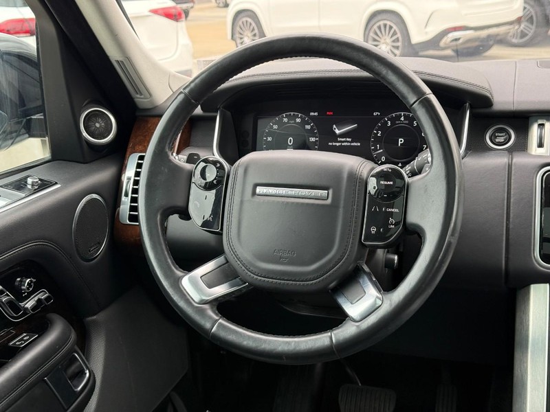 Land Rover Range Rover Vehicle Full-screen Gallery Image 11