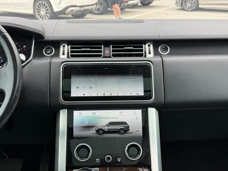 Land Rover Range Rover Vehicle Full-screen Gallery Image 12