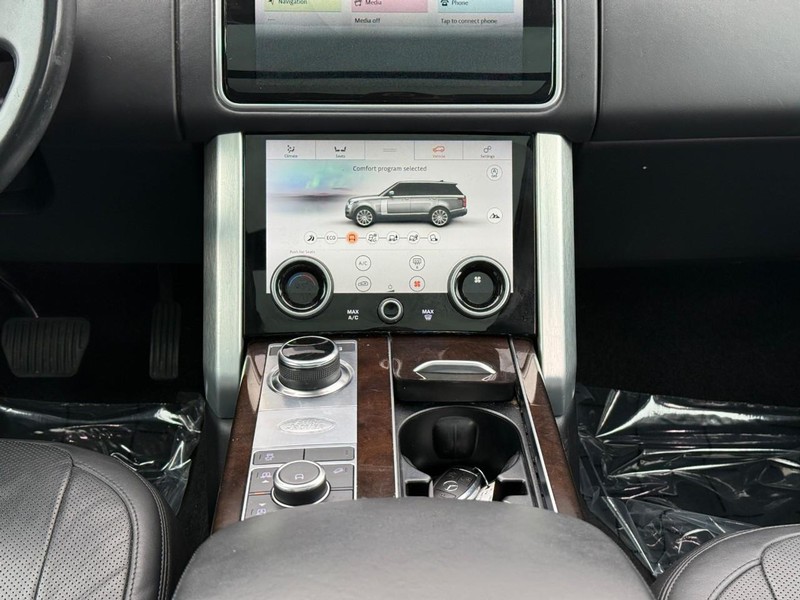 Land Rover Range Rover Vehicle Full-screen Gallery Image 14