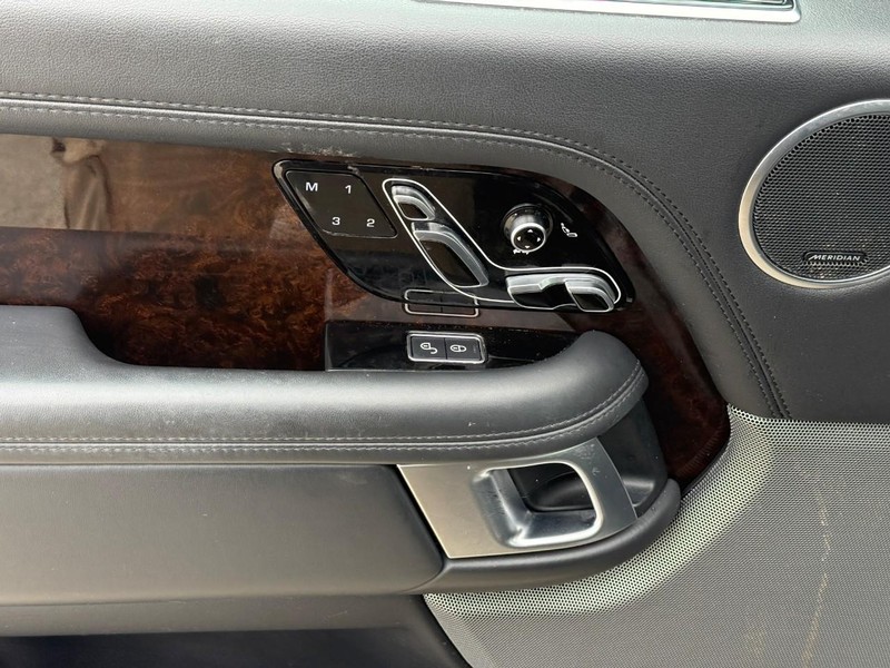 Land Rover Range Rover Vehicle Full-screen Gallery Image 15