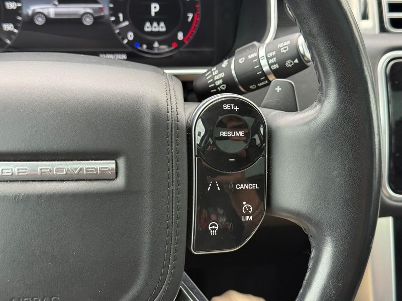 Land Rover Range Rover Vehicle Full-screen Gallery Image 19