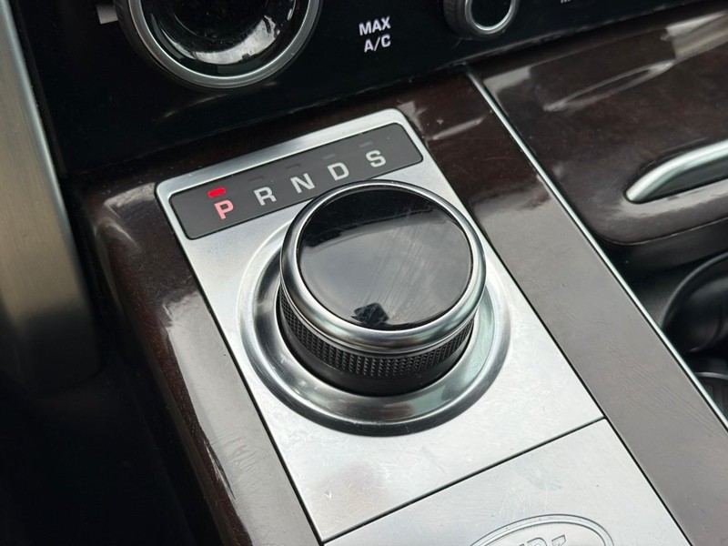 Land Rover Range Rover Vehicle Full-screen Gallery Image 21