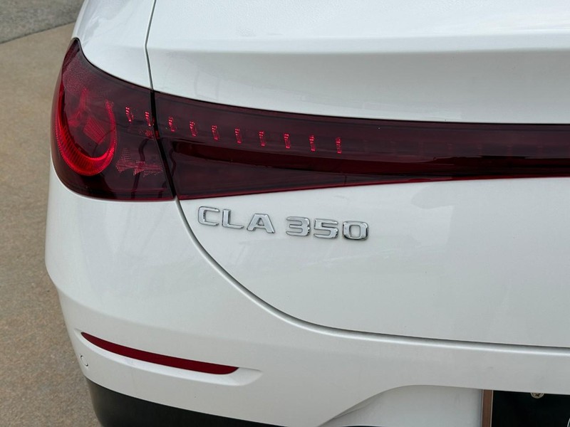 Mercedes-Benz CLA Vehicle Full-screen Gallery Image 10