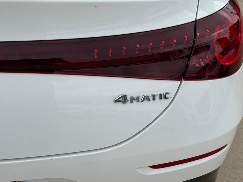 Mercedes-Benz CLA Vehicle Full-screen Gallery Image 11